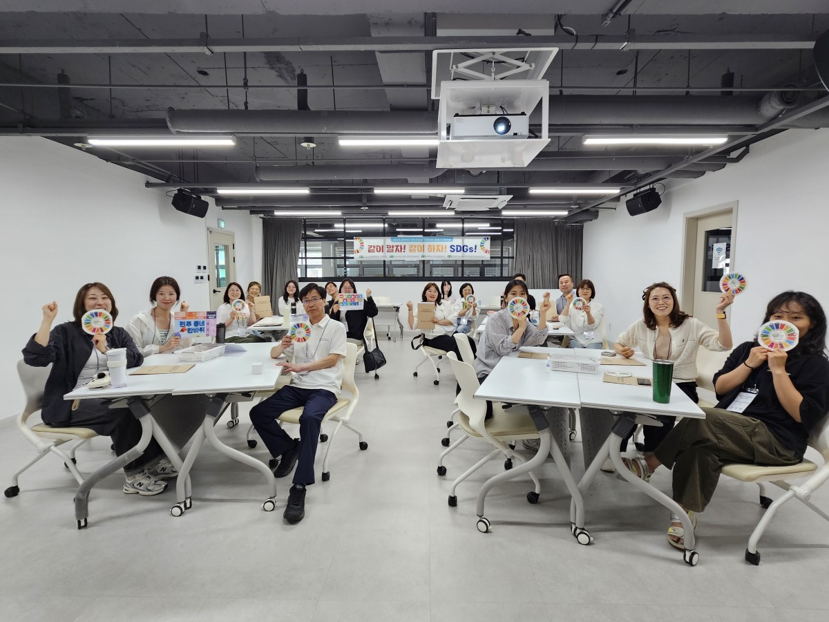 20250529_충북권_활동가_워크숍_단체사진2.jpg 20250529_충북권_활동가_워크숍_단체사진2.jpg